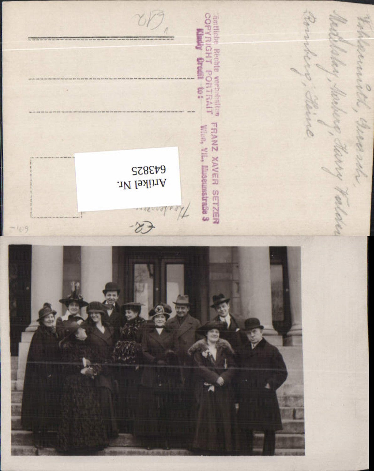 643825,Foto-AK Frauen Mode Hut Pelzmode Hüte Hutmode Männer Anzug Gruppenbild