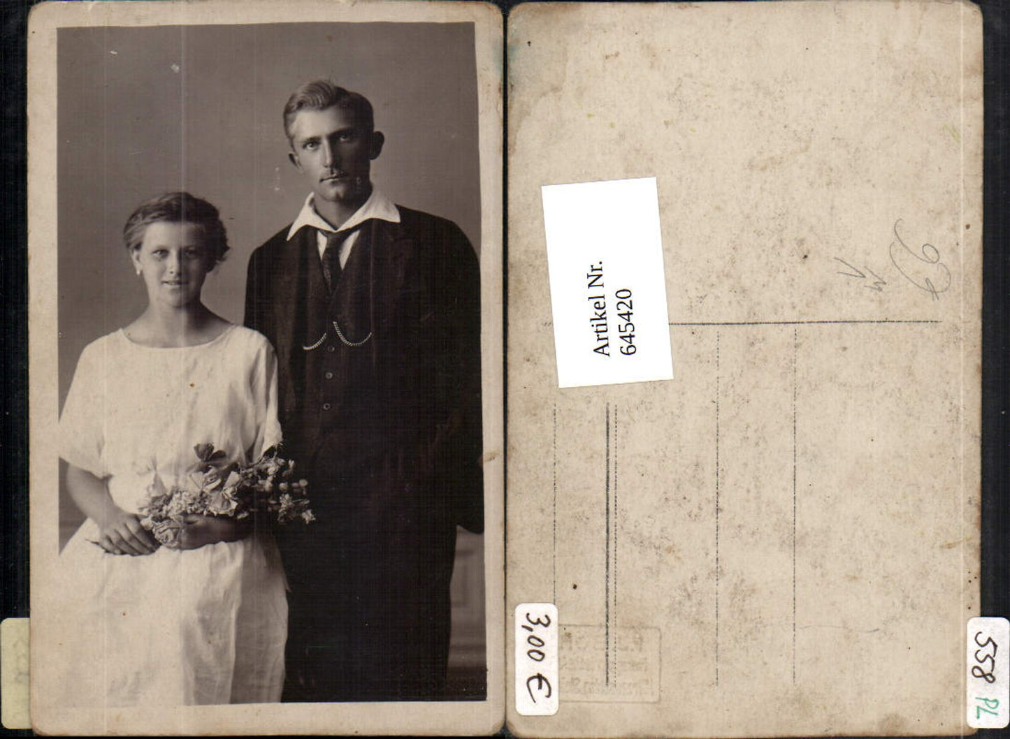 645420, Photo-AK Photographic Institute FJ Böhm Mürzzuschlag Couple Man Woman Flowers Roses