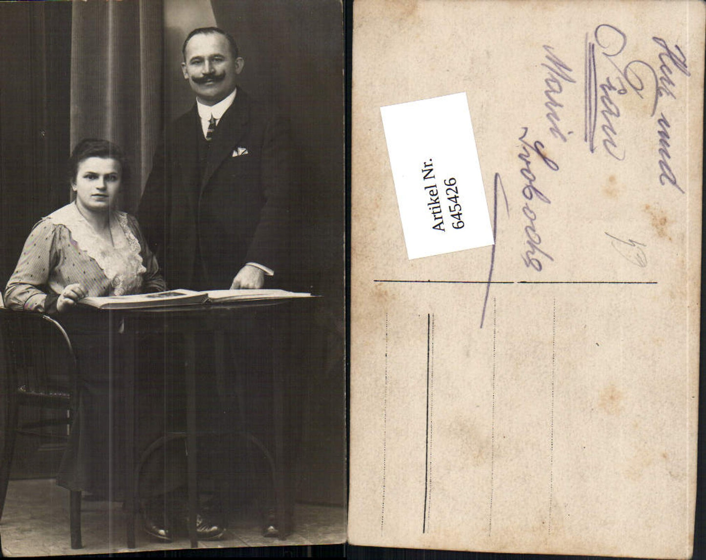 645426,Foto-AK Paar Marie Svoboda Lesen liest Mann Schnauzer Bart