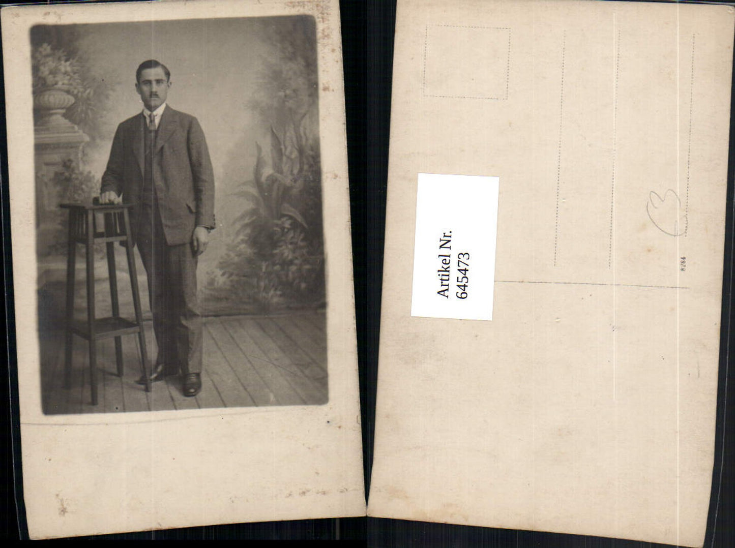 645473,Foto-AK Atelier Foto Anzug Mann Bart Schnauzer