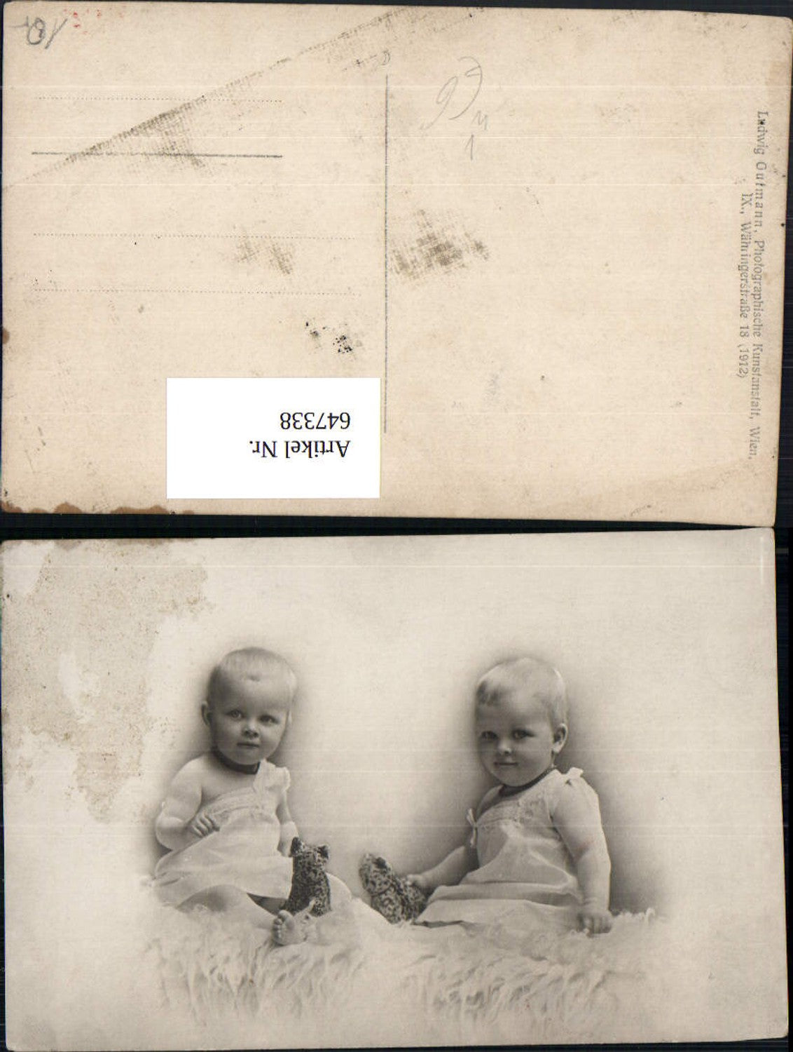 647338,Fotokunst Baby Kleinkind m. Plüschkatze Teddy Spielzeug pub Ludwig Gutmann