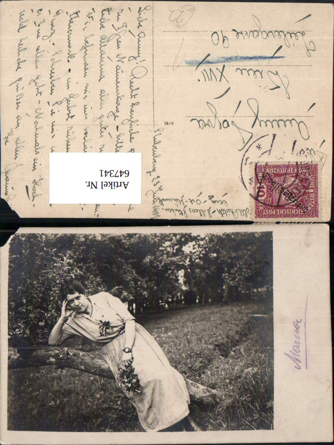 647341,Fotokunst Stubenberg Frau Maria auf Baumstamm sitzend