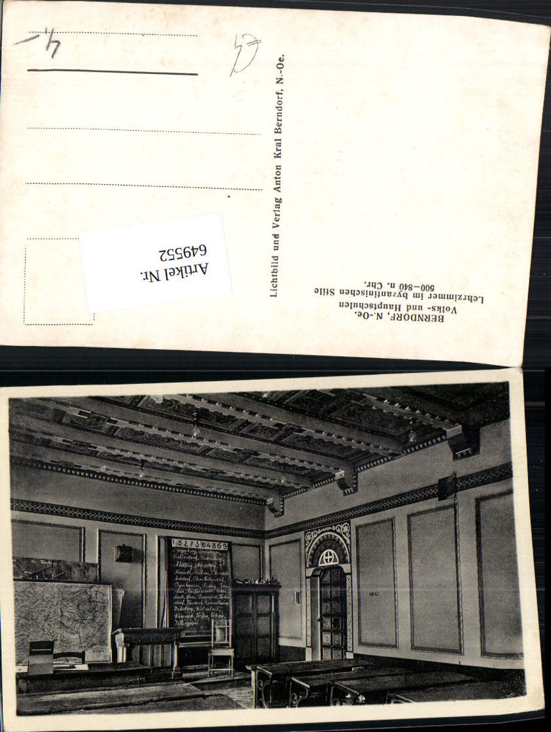 649552,Berndorf Volks- und Hauptschulen Klassenzimmer Schule