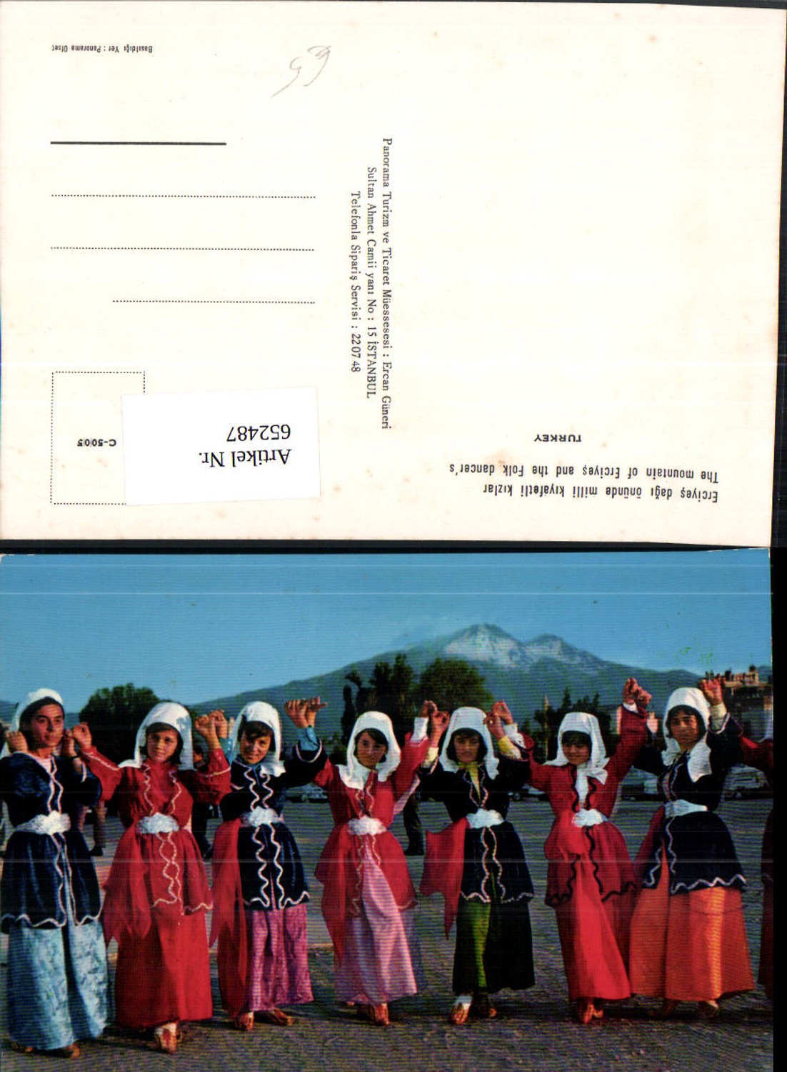 652487,Erciyes dagi önünde milli kiyafetli kizlar Erciyes Volkstypen