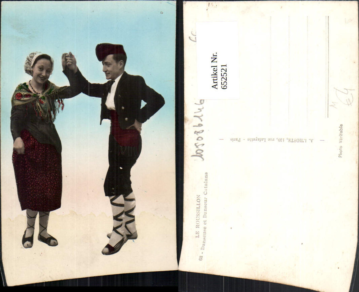 652521,Le Roussillon Danseuse et Danseur Catalans couple dancing in traditional costume
