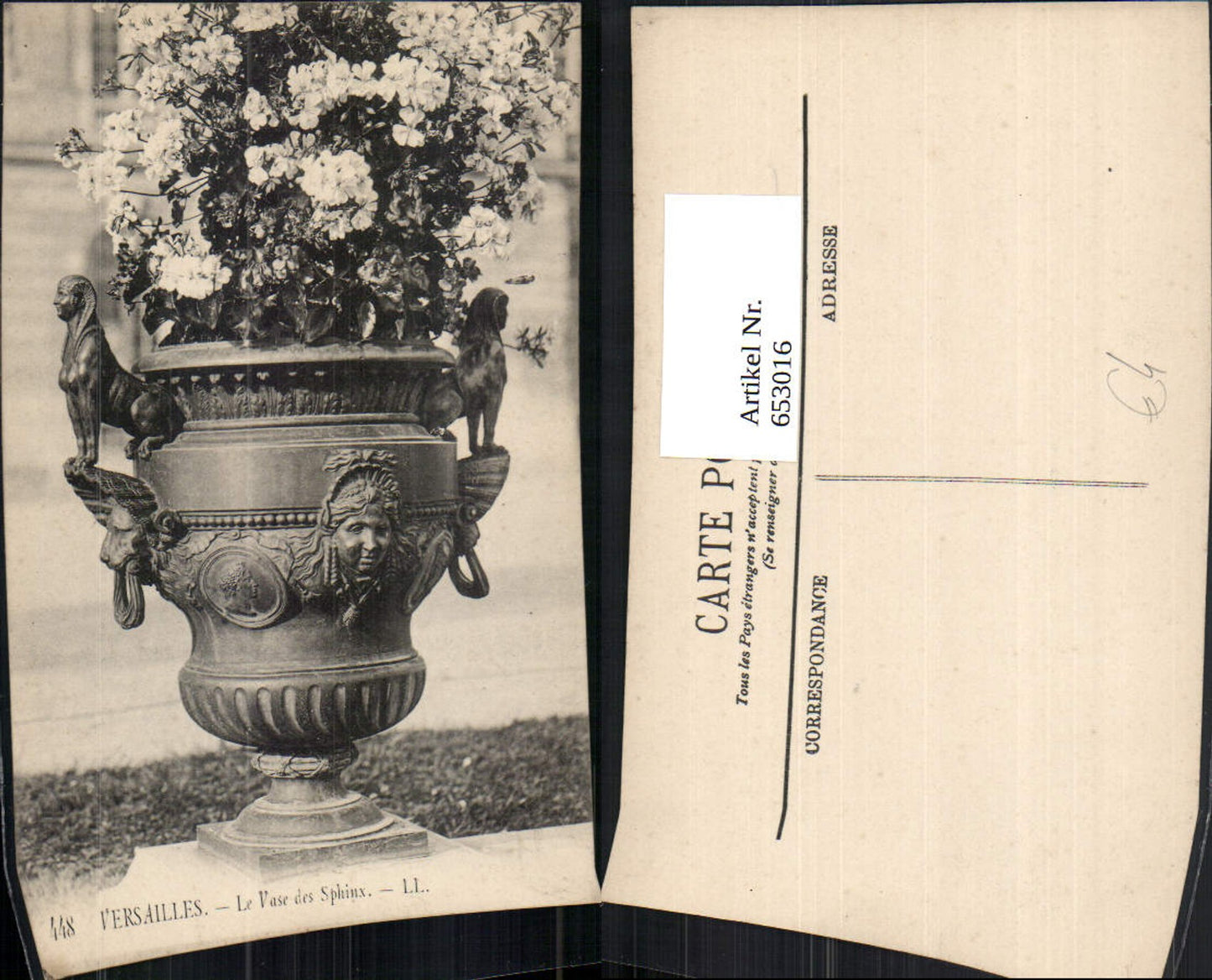 653016,Versailles Le Vase des Sphinx Detailansicht Vase Blumen France