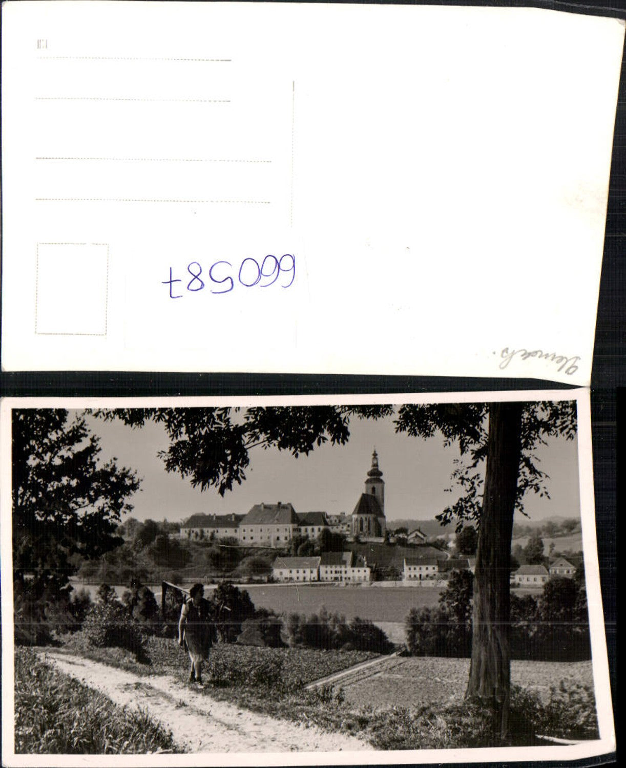 660587,Frau m. Sense