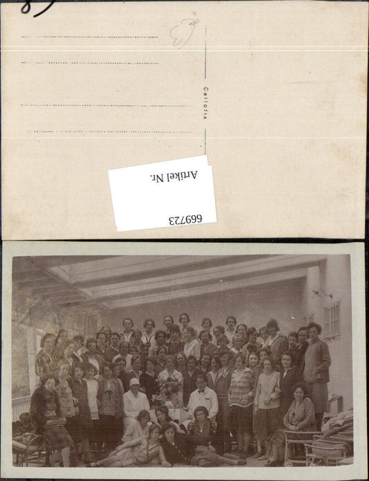 669723,Foto Ak Gruppenbild Frauen mit Arzt u. Krankenschwester Rotes Kreuz