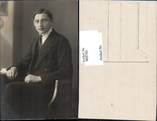 669743,Foto Ak Portrait Mann Anzug sitzend