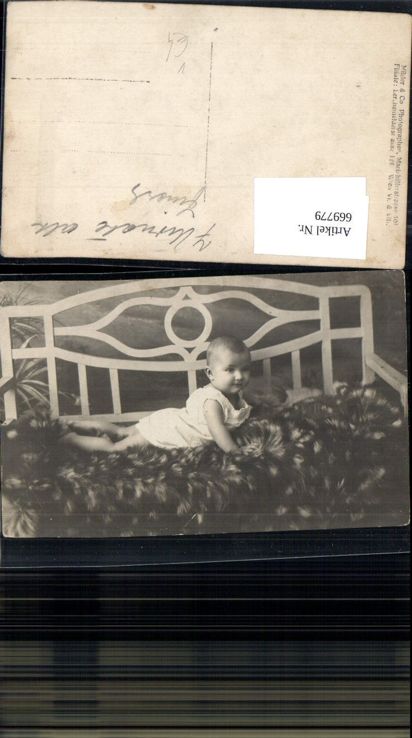 669779,Foto Ak Baby Kleinkind liegend auf Fell Portrait Kinder pub Müller Co