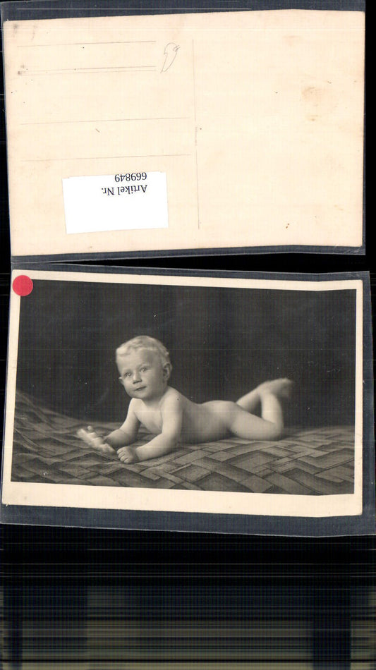 669849,Foto Ak Kind Bub Nackt auf Bauch liegend Portrait