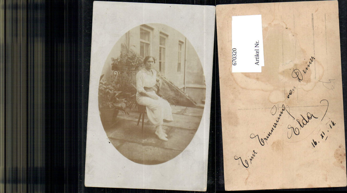 670320,Foto Ak Frau Portrait auf Stuhl sitzend Kleid Mode 1914 Passepartout