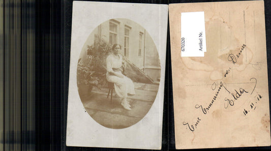 670320,Foto Ak Frau Portrait auf Stuhl sitzend Kleid Mode 1914 Passepartout