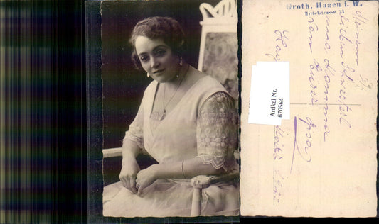 670564,Foto Ak Frau sitzend Portrait Schmuck Mode pub Groth Hagen i. W.