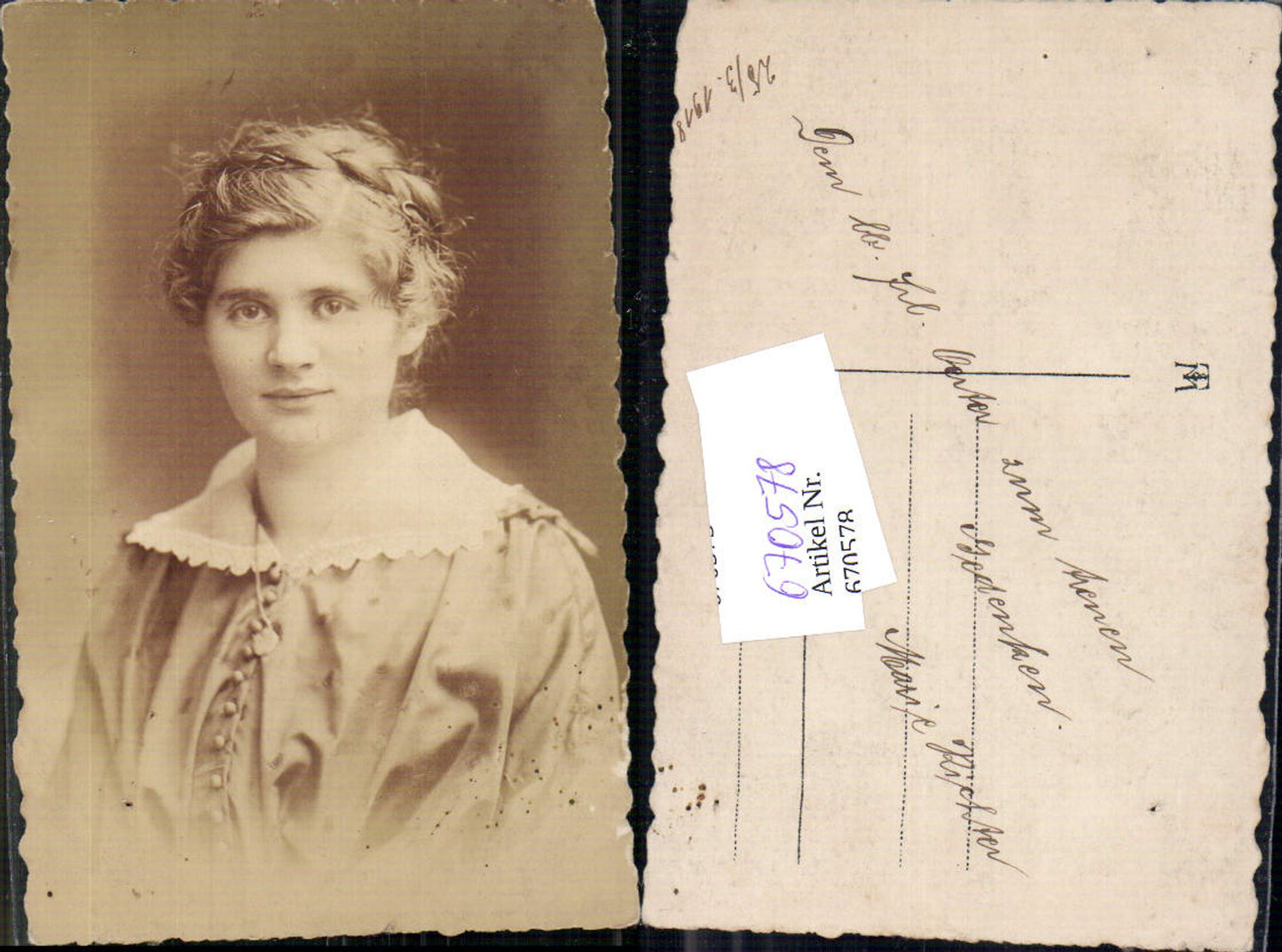 670578,Frau Portrait Halskette