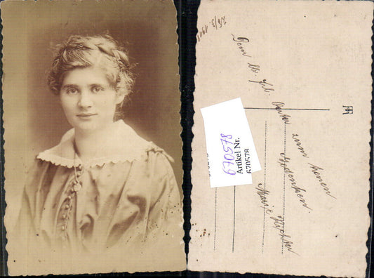 670578,Frau Portrait Halskette