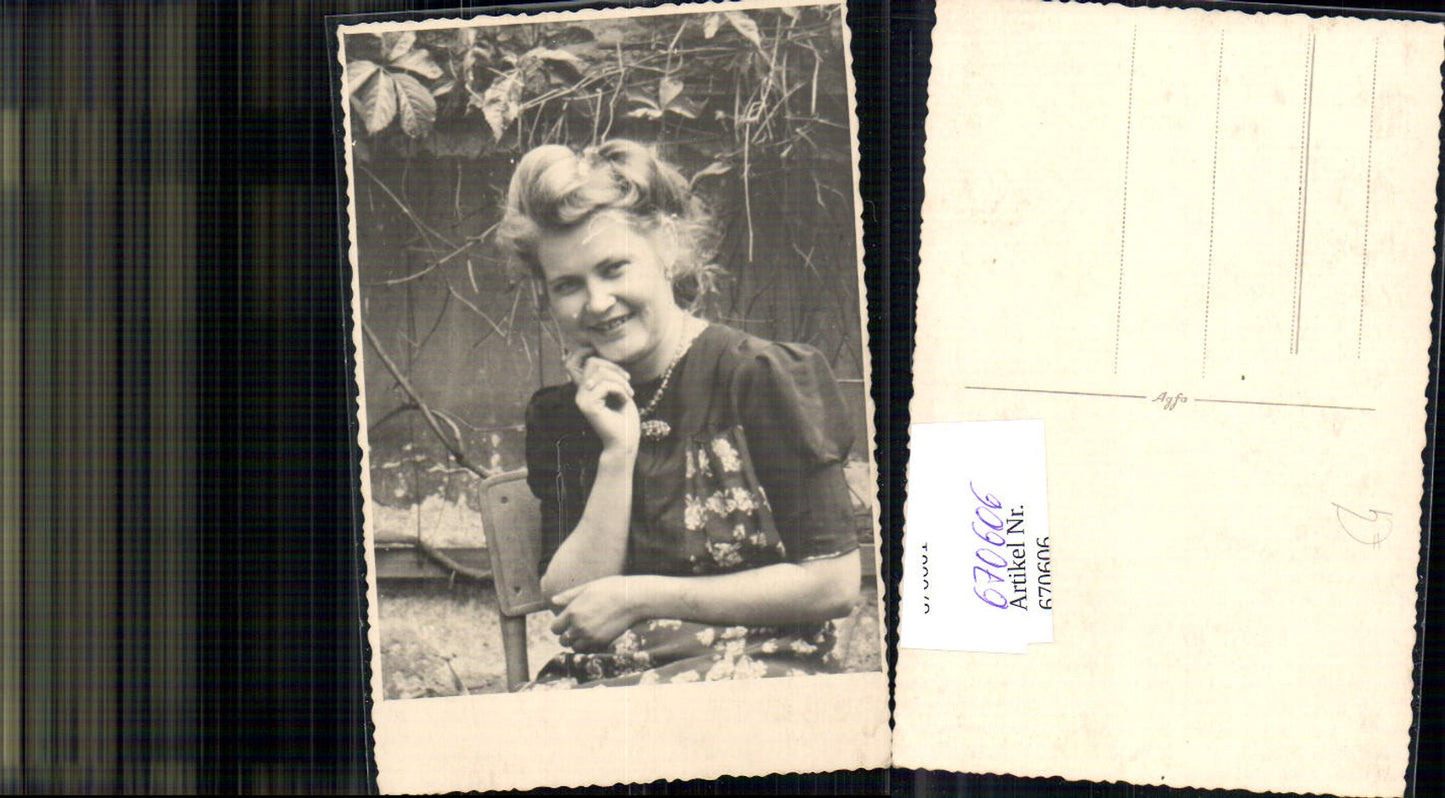 670606,Foto Ak Frau Blond lachend Halskette Portrait