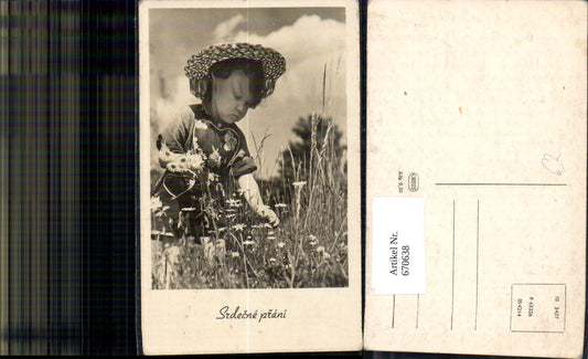 670638,Foto Ak Mädchen Hut auf Wiese Blumen Srdecne prani