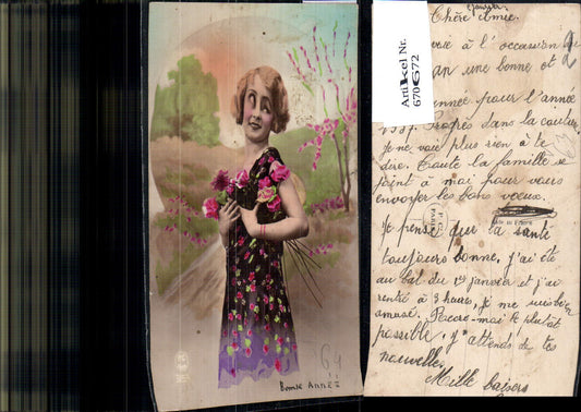 670672,Frau Kleid mit Rosen Blumen pub P. C. Paris 3155