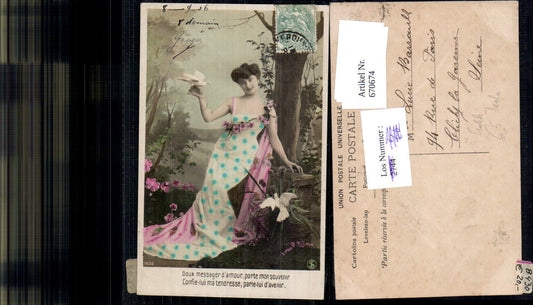 670674,Frau Kleid Blumen mit Taube Spruch Nachricht Liebe Erotik France