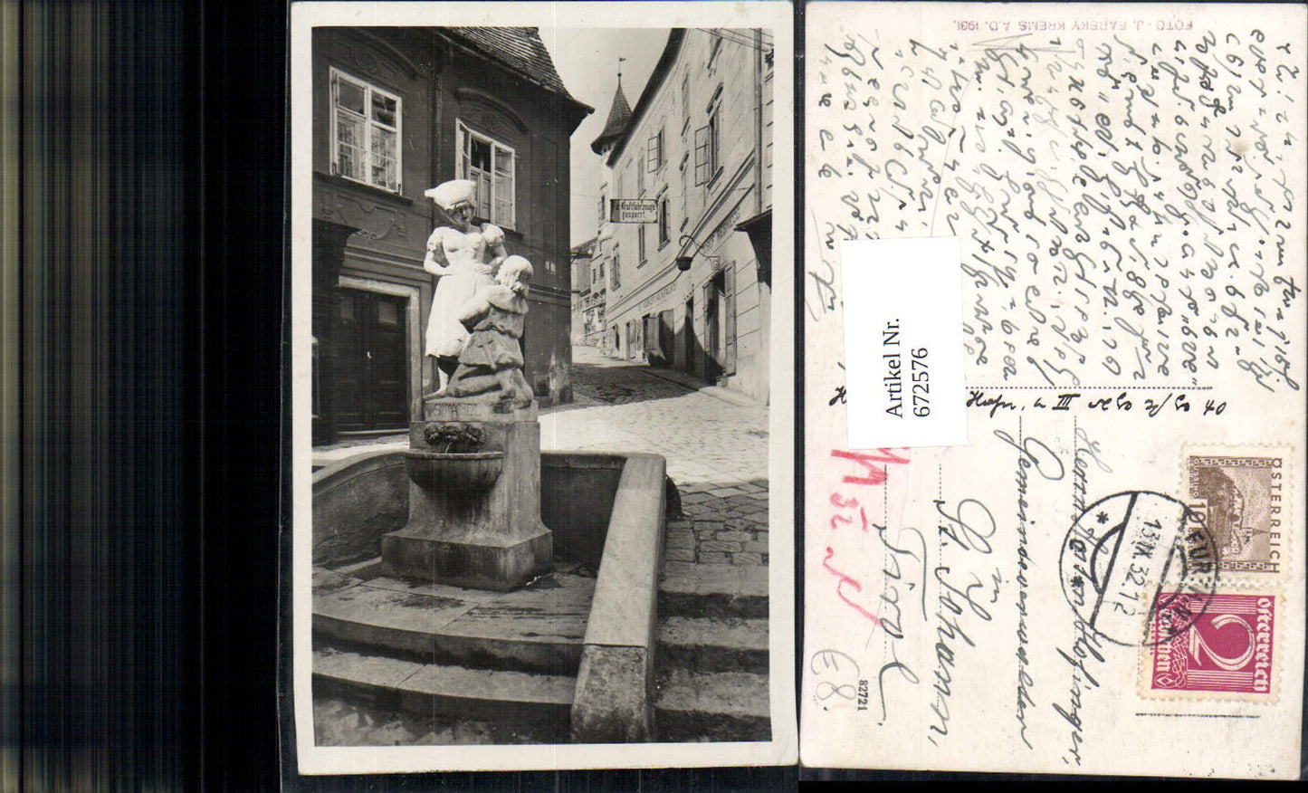 672576,Foto Ak Krems a. d. Donau Brunnen Statue Gasse