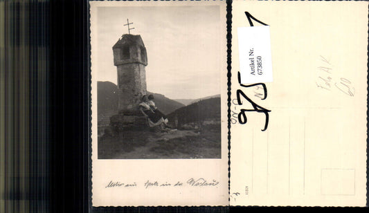 673850,Foto Ak Motiv b. Spitz a. d. Donau Pfeiler Frauen Tracht