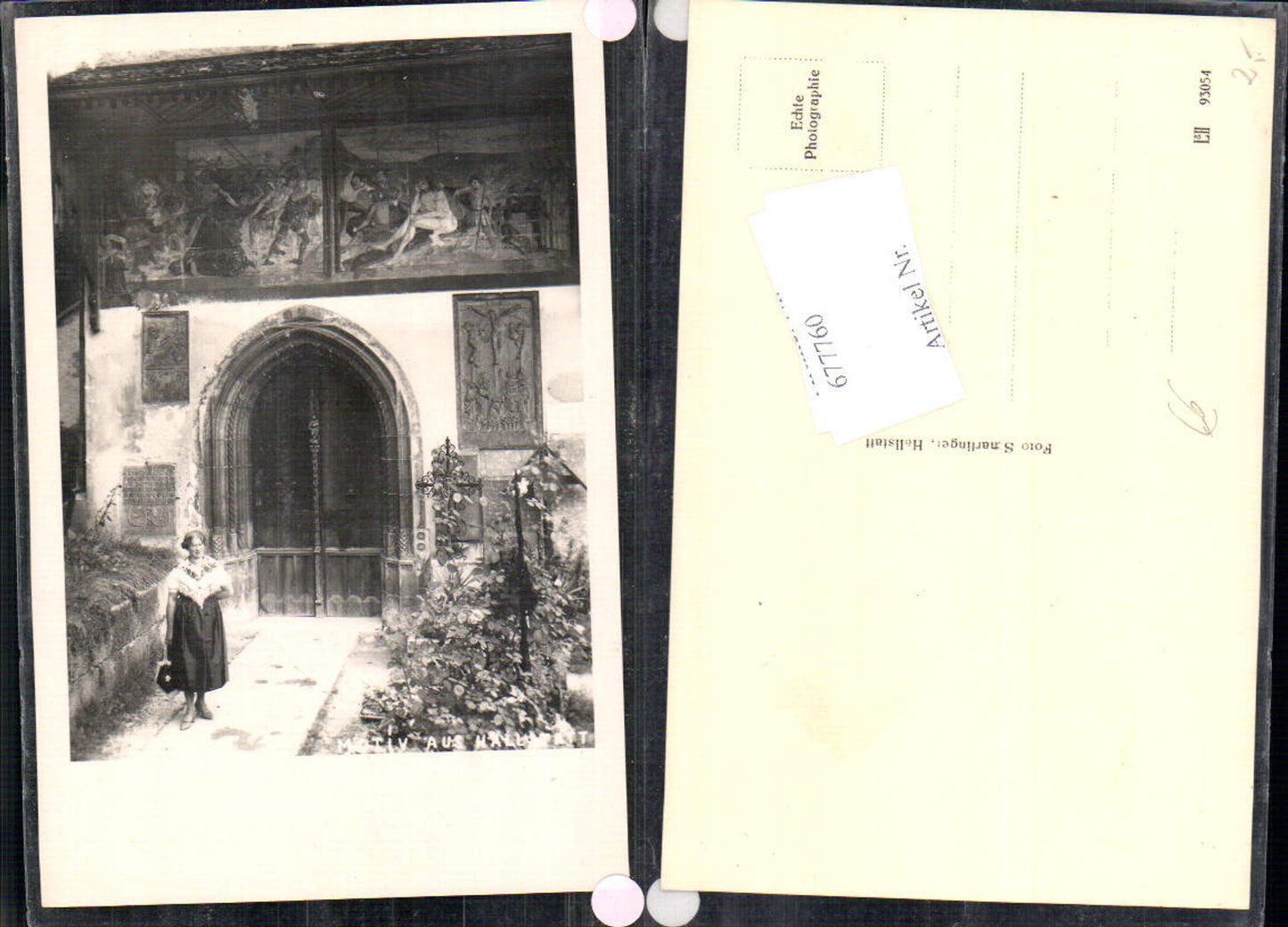 677760 Foto-AK Motiv aus Hallstatt Frau Haus Friedhof Kirche Gräber