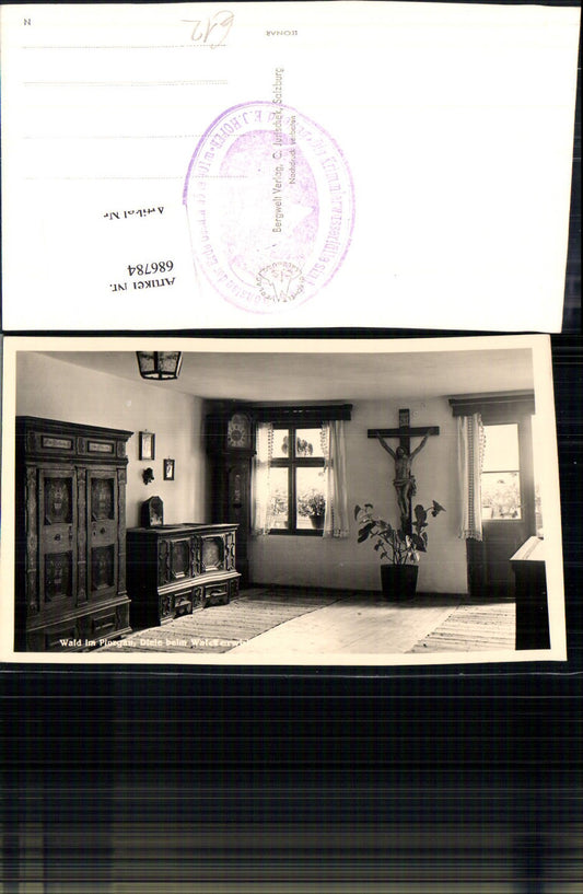 686784 Wald im Pinzgau Kreuz Stube Kommode Uhr Interieur Wanduhr Stehuhr Diele