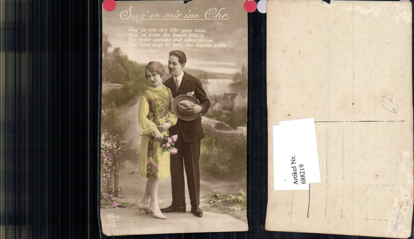 688219 tolle Foto-AK Paar Liebe Hut Mann Frau Sag es mir ins Ohr
