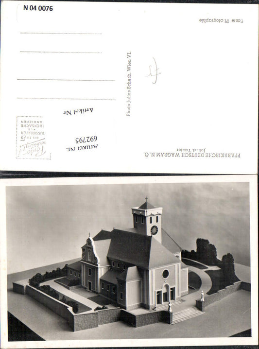 692795 Deutsch Wagram Pfarrkirche Modell