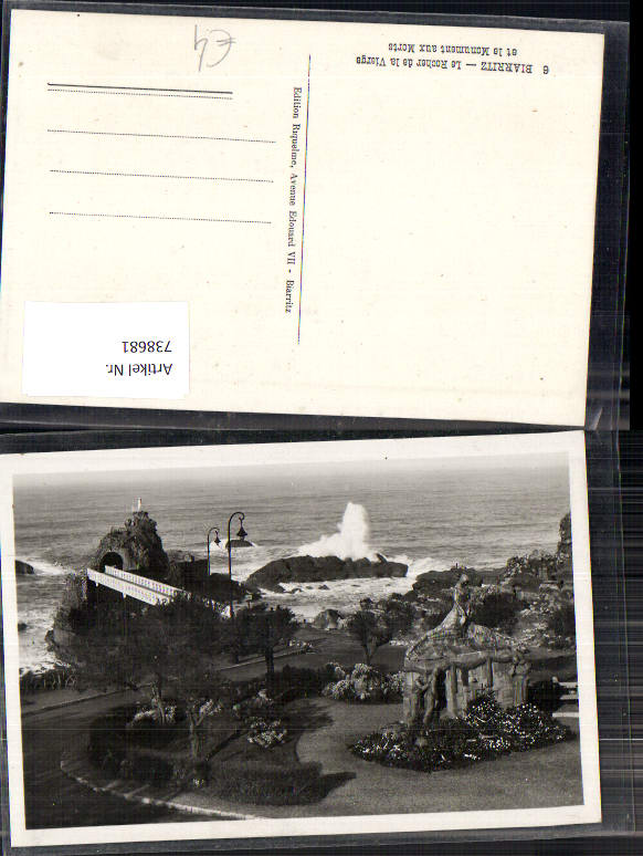738681 Foto AK Biarritz Le Rocher de la Vierge et le Monument aux Morts Brandung France